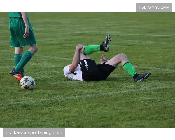 先触球情况下犯规判罚规则全解析：什么时候算免责？