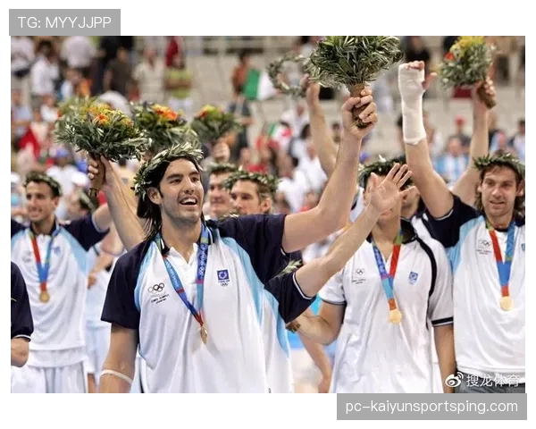 斯科拉低位单打高效输出对比NBA内线前辈显进步