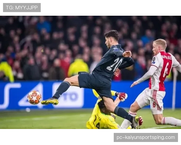 越位线判定标准解析：VAR如何精准识别边缘越位？