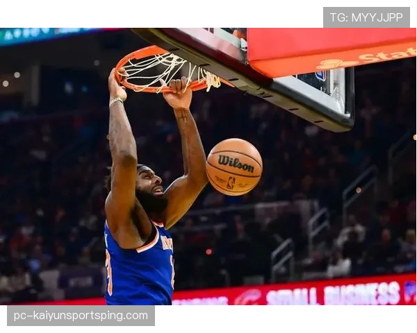 米切尔·罗宾逊内线护筐提升防守效率明显，领先同位置对手